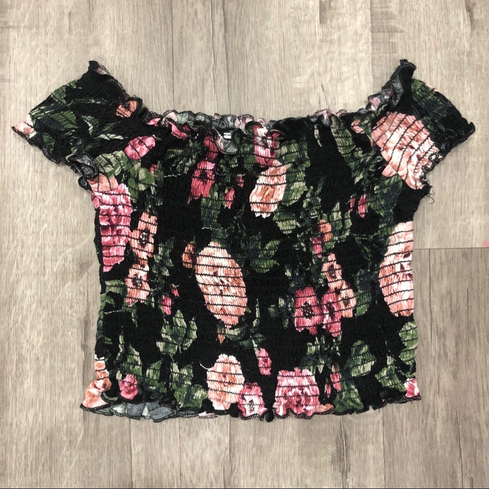 Tilly’s super cute floral crop top